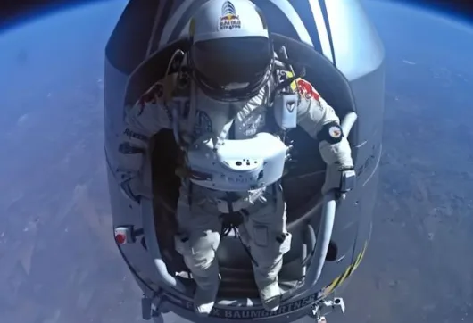  Νεκρός σε δυστύχημα ο πρώτος άνθρωπος που έκανε ελεύθερη πτώση από τη στρατόσφαιρα στη Γη (vid)