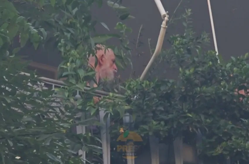  Φωτιά στο σπίτι του Φιλιππίδη: Τον ειδοποίησε γειτόνισσα-Κοιμόταν στο σαλόνι του σπιτιού του