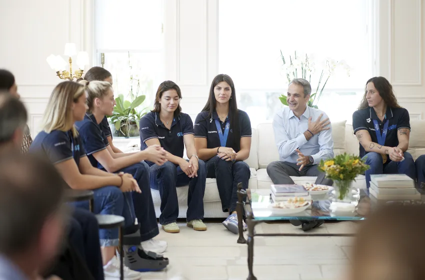  Με τη “χρυσή” εθνική ομάδα πόλο γυναικών συναντήθηκε ο Μητσοτάκης