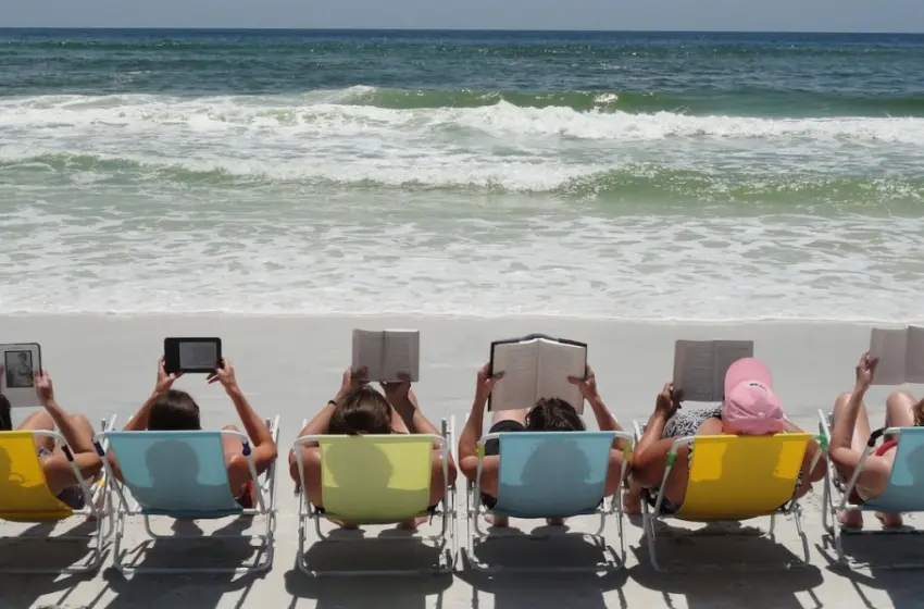  Το καλοκαιρινό “ευπώλητο” και η πολιτική (μας) …σκουληκότρυπα