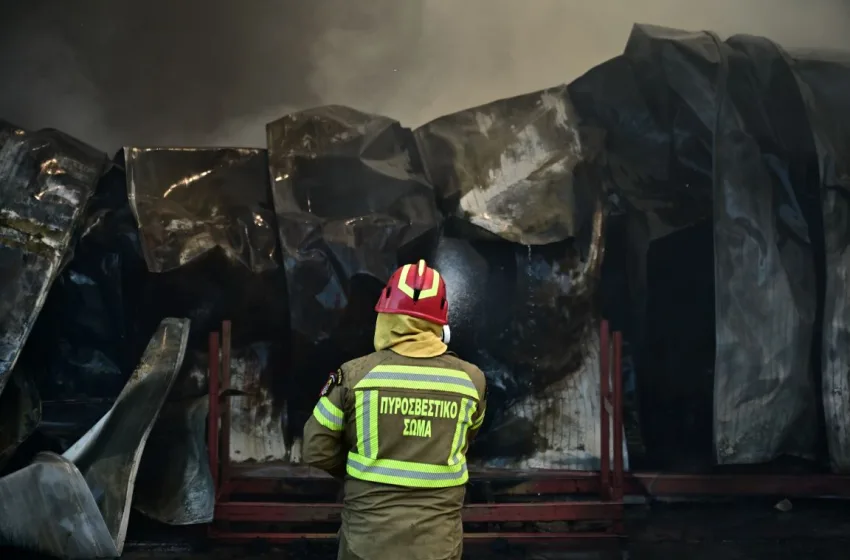  Αίγιο: Φωτιά σε εργοστάσιο ανακύκλωσης-Μήνυμα από το 112