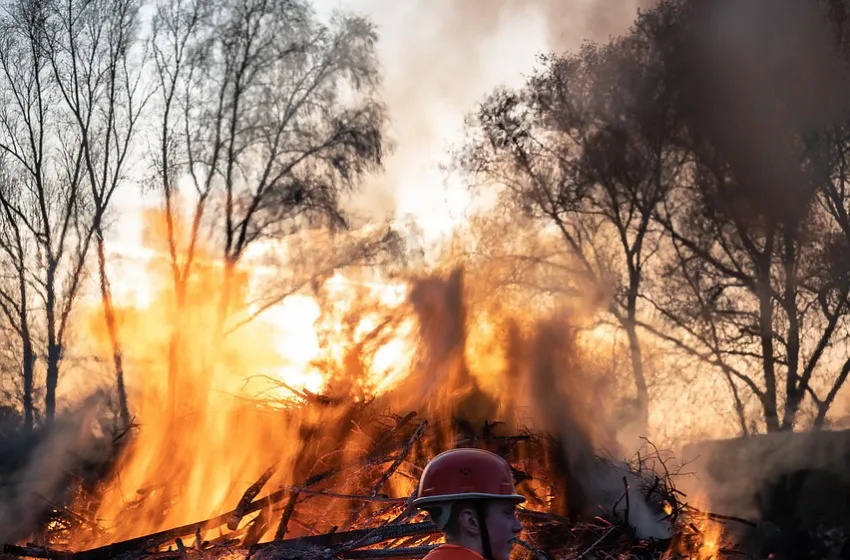  Συνεχίζονται οι προσπάθειες για την κατάσβεση της πυρκαγιάς στα ελληνοαλβανικά σύνορα