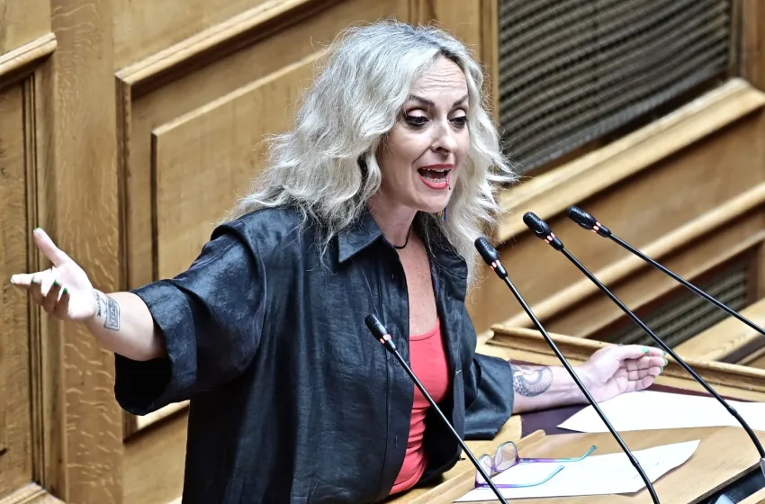   Η Τζώρτζια Κεφαλά το έριξε στο τραγούδι από… το βήμα της Βουλής