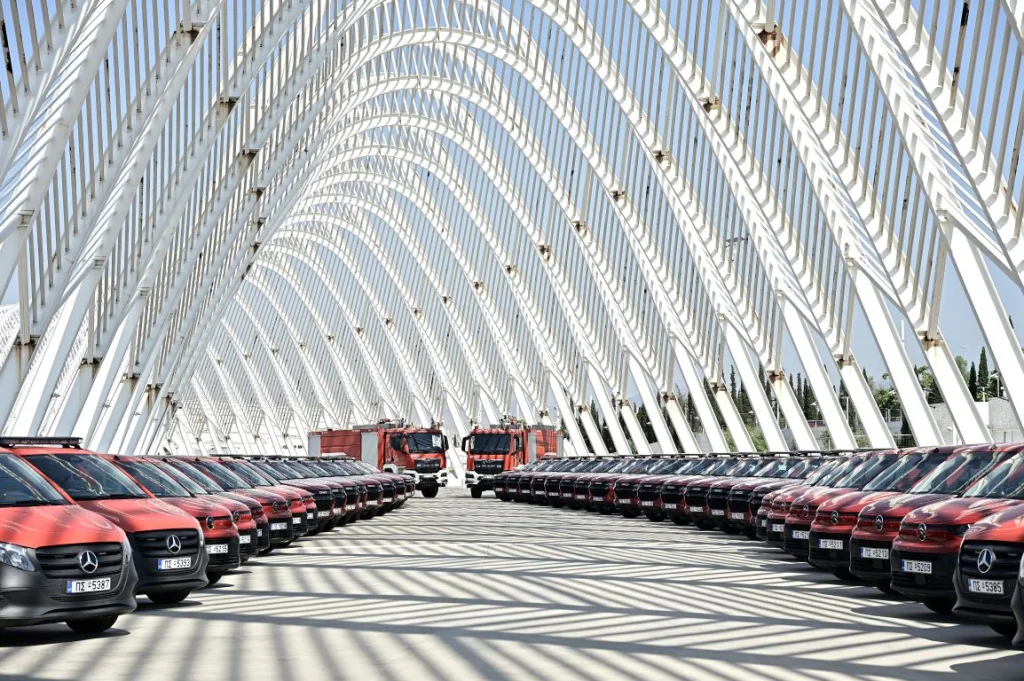 LIVE Ο Μητσοτάκης στο ΟΑΚΑ για την παράδοση νέων οχημάτων στο πυροσβεστικό σώμα 4 mitsotakis 23