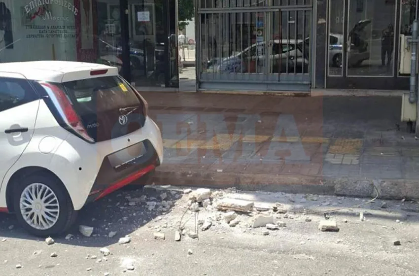 peiraias polykatoikia autokinita sovadws