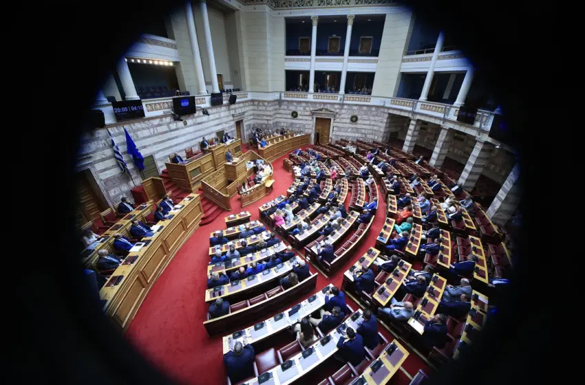  Βουλή: Δεκαήμερο “φωτιά”- Ξεκινά με Τέμπη και καταλήγει στον ΟΠΕΚΕΠΕ