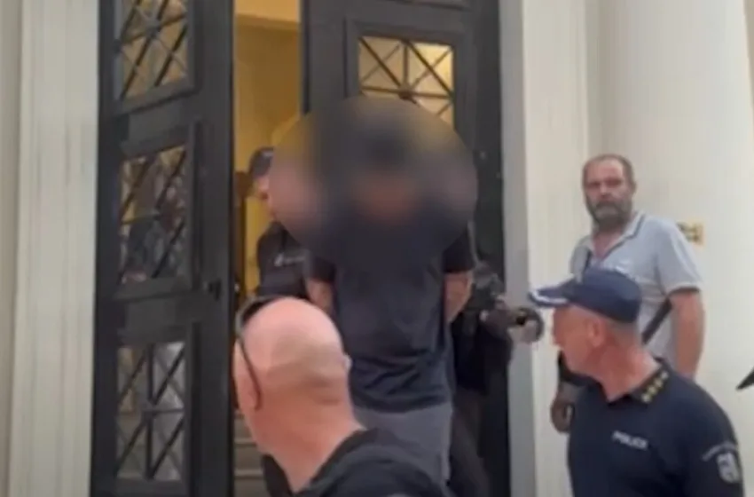  Πάτρα: ”Ήταν στο Γηροκομείο ως εθελοντής για να σβήσει τη φωτιά” λένε οι δικηγόροι του 25χρονου που κατηγορείται για εμπρησμό