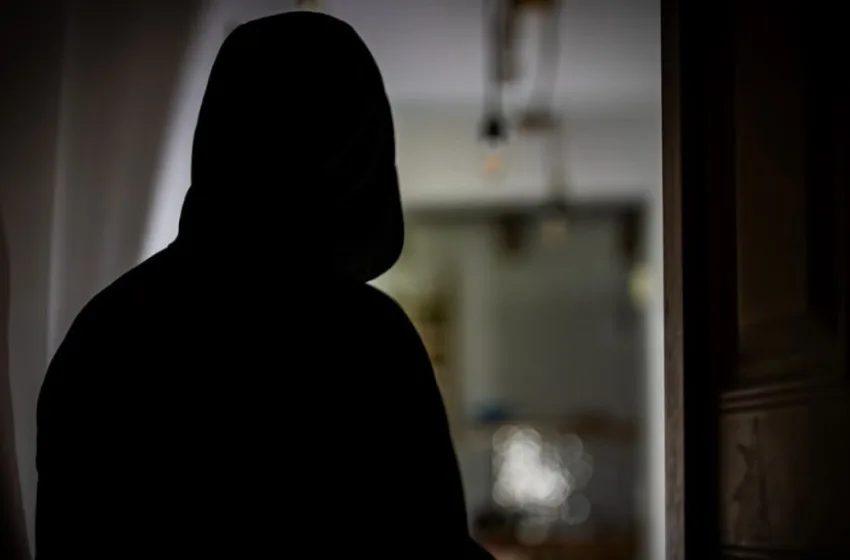  Λάρισα: Διάρρηξη σε βενζινάδικο-Έσπασαν την πόρτα με βαριοπούλα και άρπαξαν το χρηματοκιβώτιο