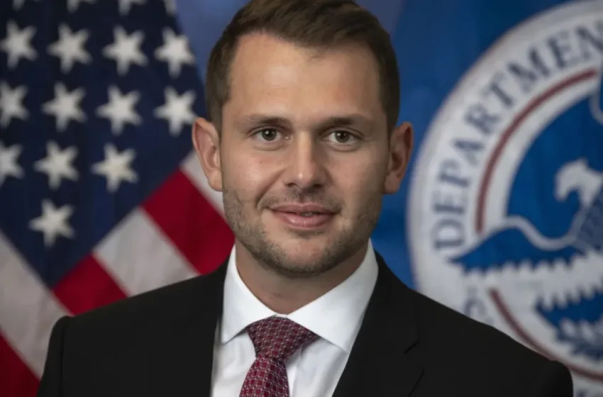  Ποιος είναι ο ομογενής Αριστείδης Κουρκουμέλης που ανέλαβε βοηθός Υπουργού για Εμπόριο και Οικονομική Ασφάλεια στην κυβέρνηση Τραμπ