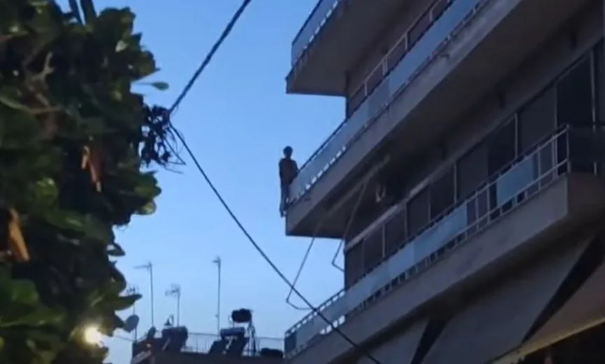 agrinio gynaika epese mpalkoni