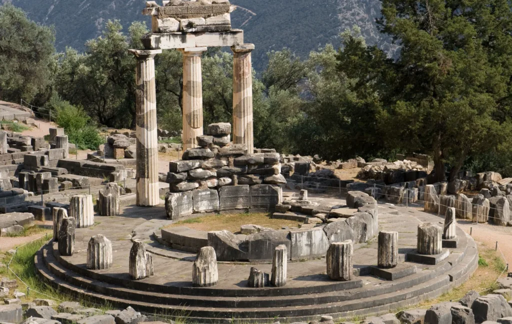 arxaiologikos xwros delfwn