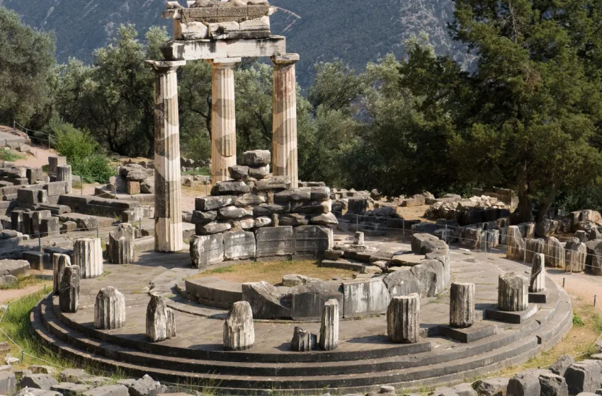 arxaiologikos xwros delfwn