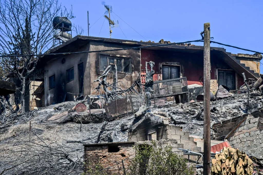 fotia patra kamena spitia