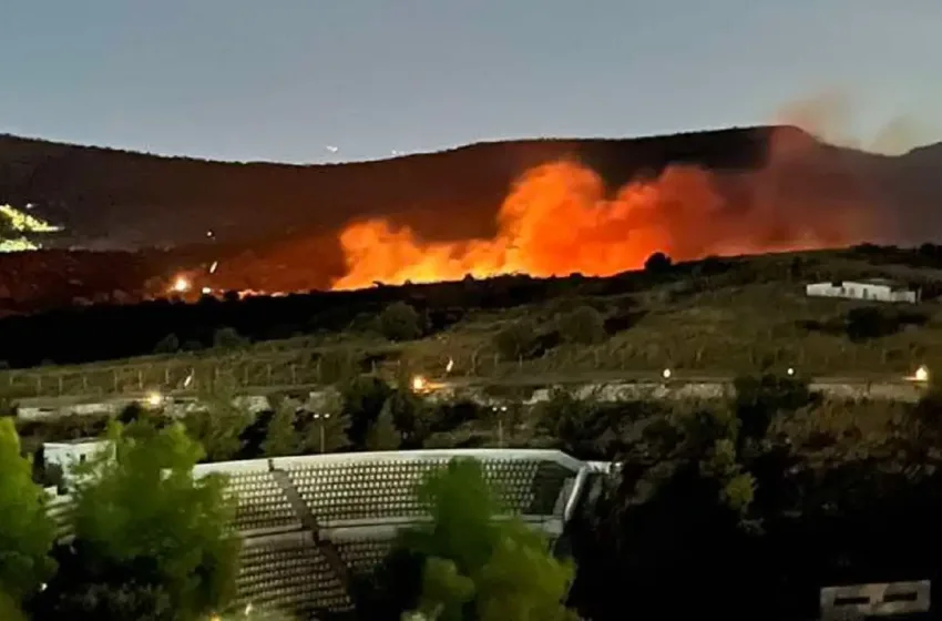 Φωτιά στη Σαλαμίνα- Μήνυμα 112 για ετοιμότητα (εικόνες, vid)