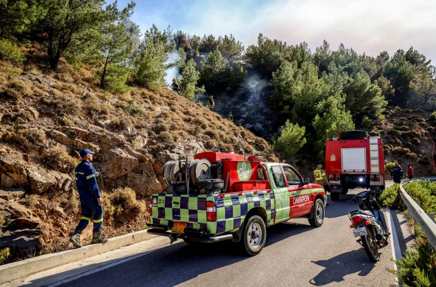  Φωτιά Χίος: Εγκλωβισμένοι πολίτες σε παραλίες (vid)