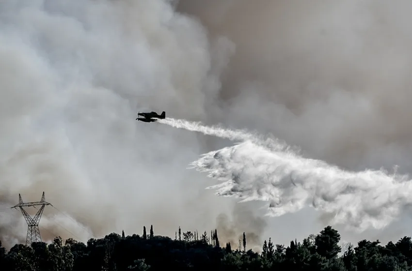  Φωτιά στο Μακροχώρι Καστοριάς- Επιχειρούν και τέσσερα εναέρια