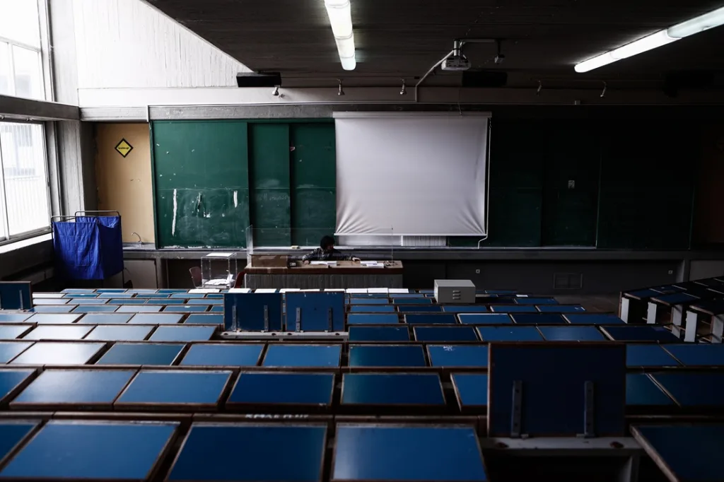 idiotiko panepistimio