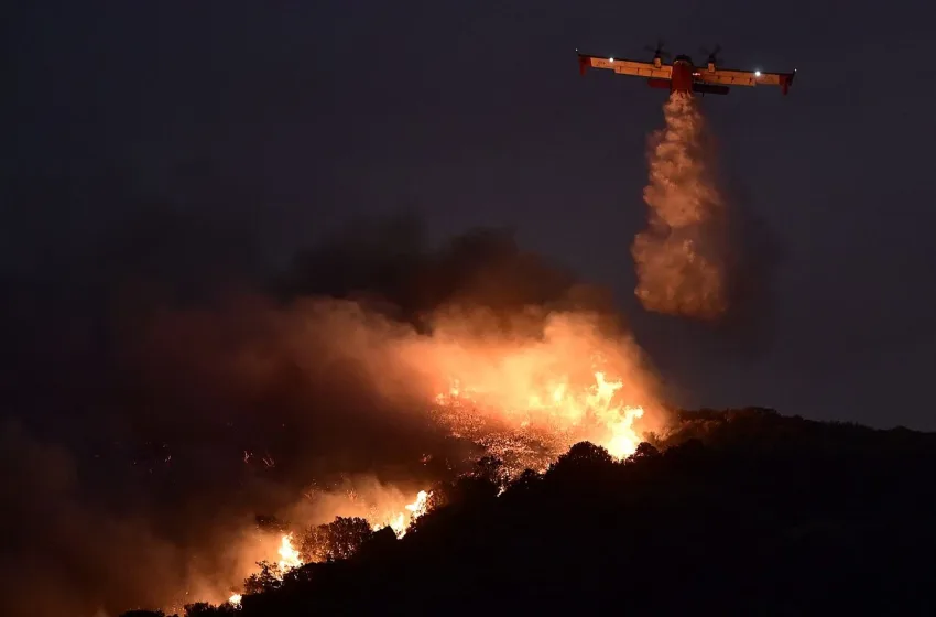  Μαίνεται η φωτιά στο Μακροχώρι Καστοριάς- Ενισχύθηκαν οι πυροσβεστικές δυνάμεις