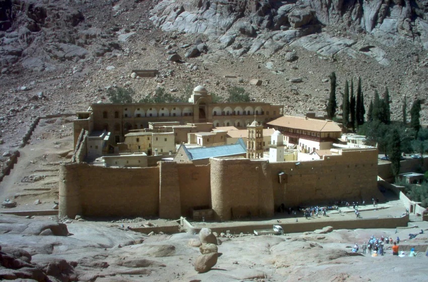  Παρασκήνιο: “Ιερές” κόντρες με θύμα τη Μονή Σινά-Ποιοι εμπλέκονται, πώς το Κάιρο εκμεταλλεύεται τα γεγονότα