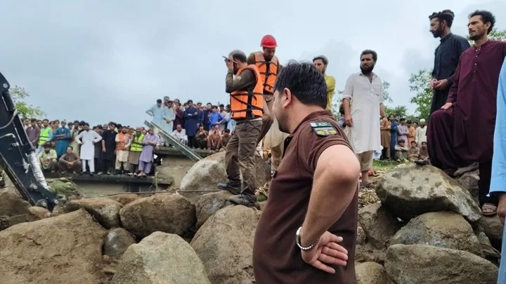  Πακιστάν: Πάνω από 320 νεκροί από τις βροχές και τις πλημμύρες 