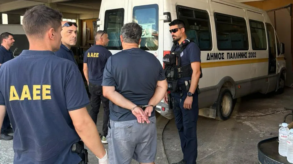 Συνελήφθη μόνιμος υπάλληλος του δήμου Παλλήνης για 4 εμπρησμούς- Τρόπος δράσης 3 pallini ypallilos syllipsi emprismoi