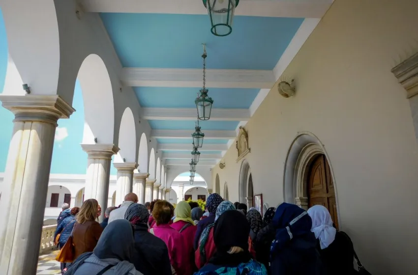  Tήνος: Πιστοί από όλο τον κόσμο για τον εορτασμό της Κοίμησης της Θεοτόκου