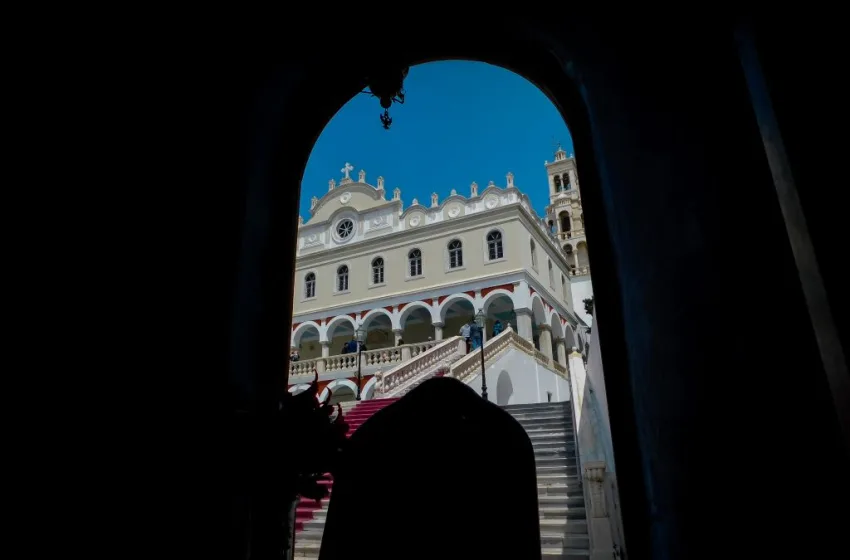  Με λαμπρότητα ο εορτασμός στην Παναγία της Τήνου (vid)