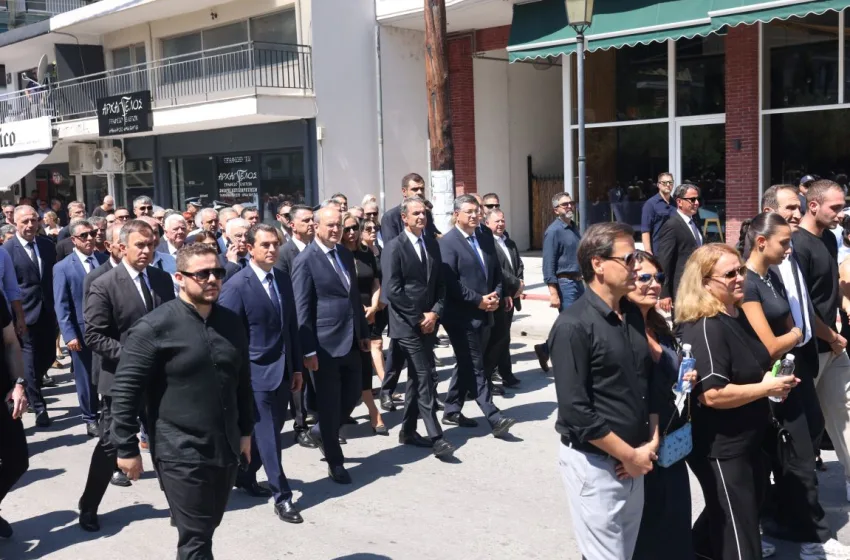  Βεσυρόπουλος: Πλήθος κόσμου στο τελευταίο αντίο- Μητσοτάκης:”Έφυγε το καλύτερο παιδί”