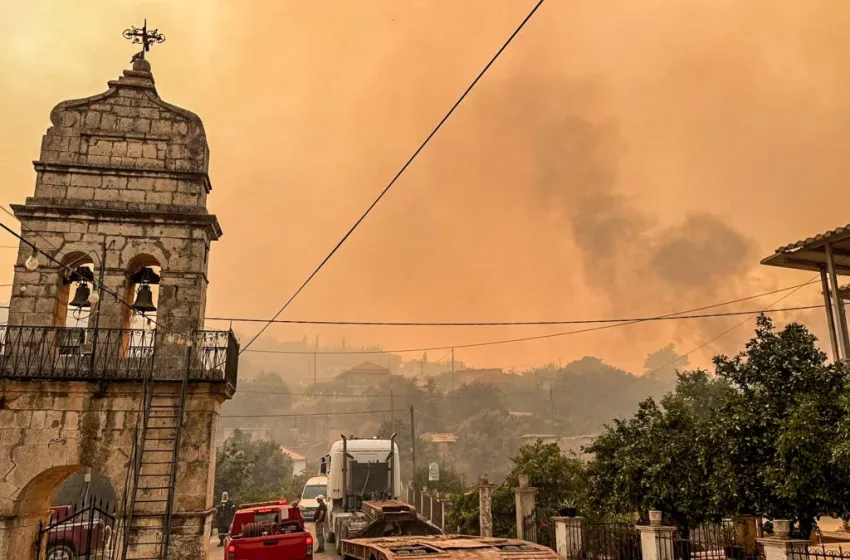  Ζάκυνθος: Τι είναι το “αντιπύρ” με το οποίο σταμάτησαν τα μέτωπα της φωτιάς