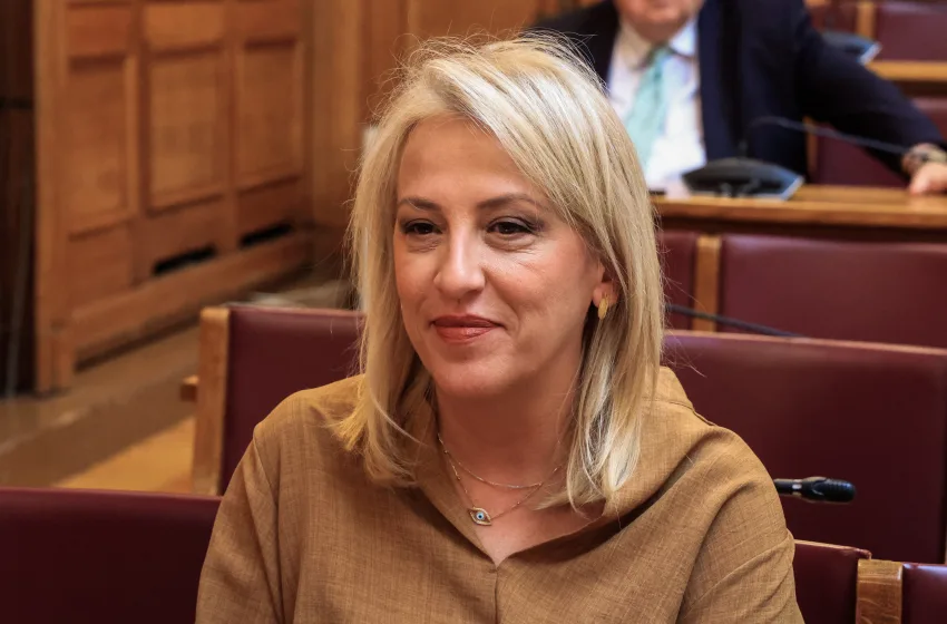 ΔΟΥΡΟΥ ΡΕΝΑ