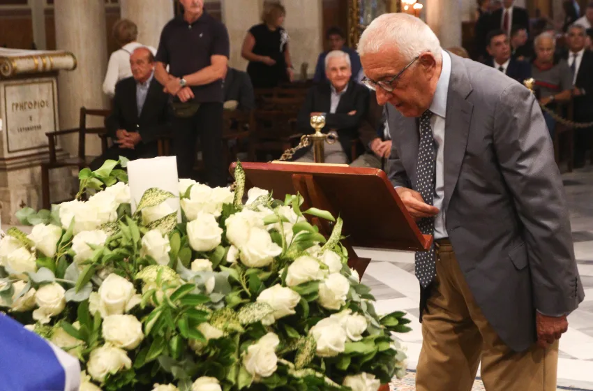  Στη Μητρόπολη Αθηνών η εξόδιος ακολουθία για τον πρώην υπουργό Κωνσταντίνο Πυλαρινό