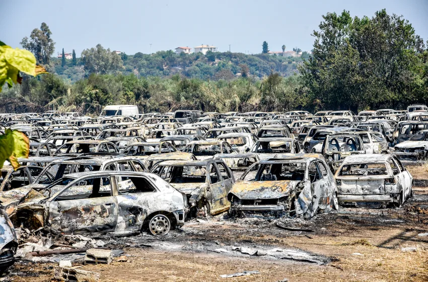  “Νεκροταφείο αυτοκινήτων” το Τελωνείο της Πάτρας- Απόκοσμο σκηνικό με 550 καμένα οχήματα