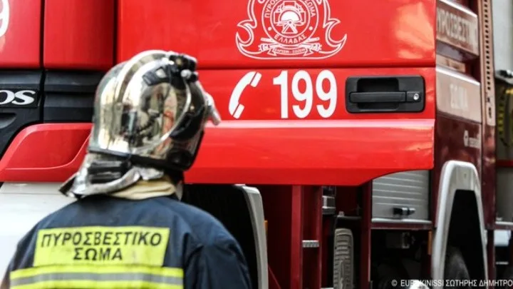  Πυροσβεστικό όχημα προσέκρουσε σε δέντρα- Ελαφρά τραυματισμένος πυροσβέστης στη Ν. Χαλκηδόνα