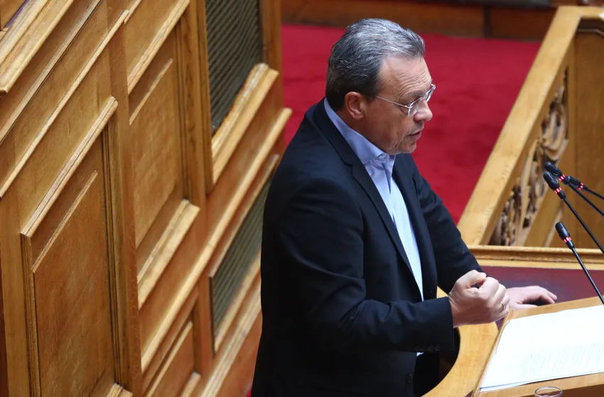  Φάμελλος: Κατηγορεί τον πρωθυπουργό για ιδιωτικοποίηση της δημόσιας υγείας