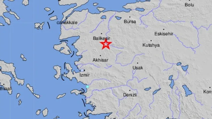  Σε απόγνωση οι Τούρκοι- Κατέρρευσαν 32 κτήρια μετά τον μετασεισμό 6,1 βαθμών της Κλίμακας Ρίχτερ