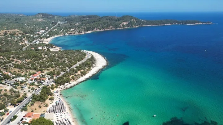  Πήγαν κι οι Έλληνες διακοπές Ιούλιο κι Αύγουστο