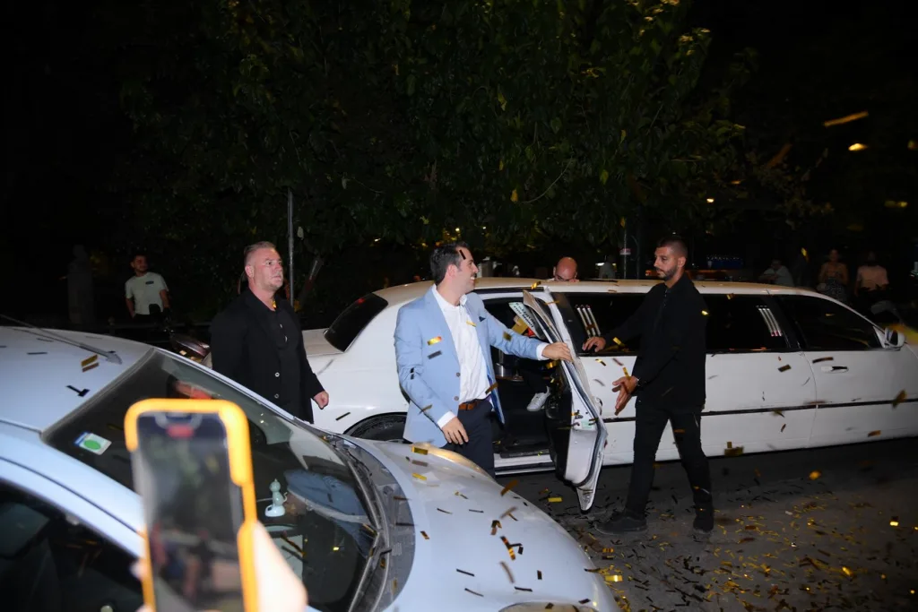 Πού κυκλοφορεί ο Μάκης που κέρδισε το Eurojackpot και κερνάει όλο το μαγαζί (vid) – Μετά την Καρύτση και τη Μαβίλη ετοιμάζεται για νέα βραδινή εξόρμηση την ερχόμενη Παρασκευή 8 2 13