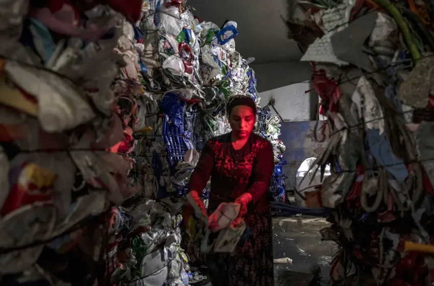  “Σκουπίδια νεκρών λευκών”… ο μύθος της ευρωπαϊκής κυκλικής οικονομίας καταρρίπτεται με πάταγο στην Τουρκία του Ερντογάν