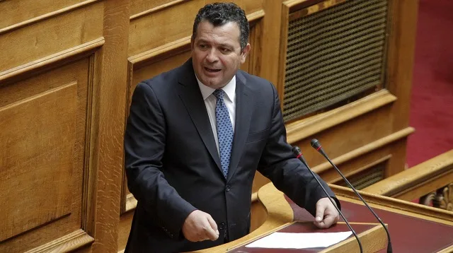  Άλλες με Ferrari, ο Μπουκώρος με (συλλεκτικό) Mini Cooper