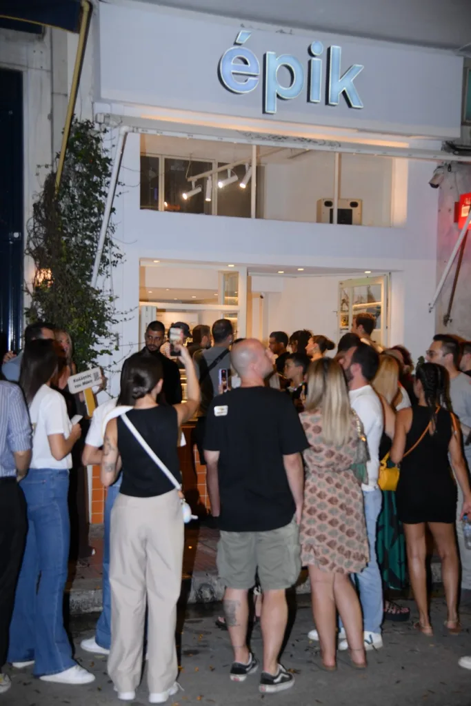 Πού κυκλοφορεί ο Μάκης που κέρδισε το Eurojackpot και κερνάει όλο το μαγαζί (vid) – Μετά την Καρύτση και τη Μαβίλη ετοιμάζεται για νέα βραδινή εξόρμηση την ερχόμενη Παρασκευή 11 5 4