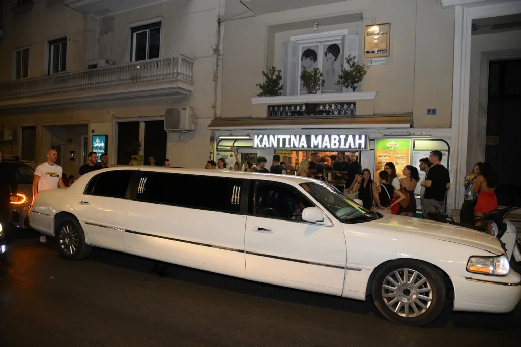 Πού κυκλοφορεί ο Μάκης που κέρδισε το Eurojackpot και κερνάει όλο το μαγαζί (vid) – Μετά την Καρύτση και τη Μαβίλη ετοιμάζεται για νέα βραδινή εξόρμηση την ερχόμενη Παρασκευή 14 8 1