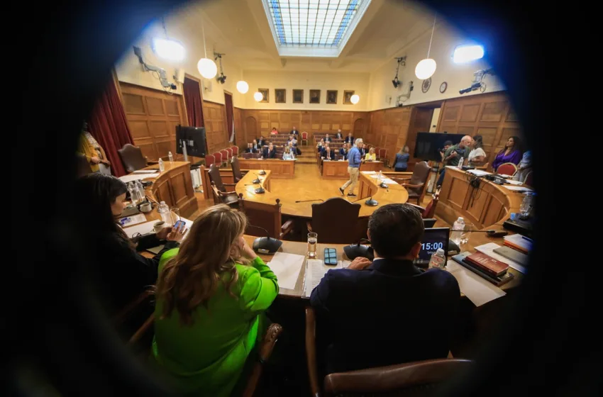  Τα ευτράπελα της εξεταστικής… Οι δύο “αποδημήσαντες”, ο ξεχασιάρης ΣΥΡΙΖΑ και ο “πονηρούλης” Καζαμίας