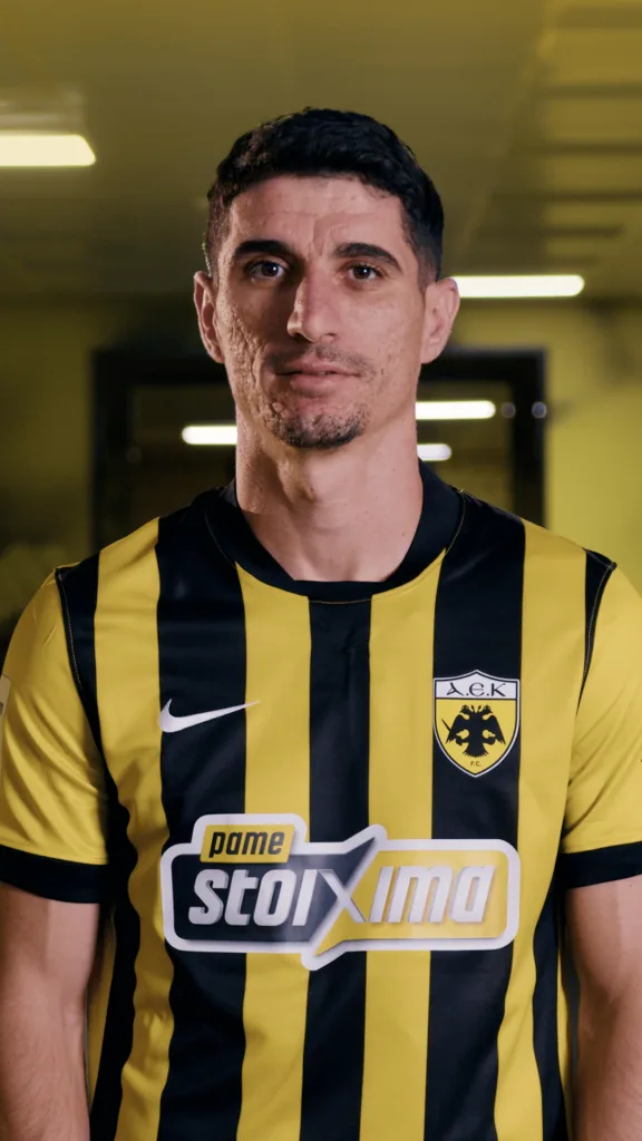 Το ΠΑΜΕ ΣΤΟΙΧΗΜΑ "ξαναχτυπά": Με πρωταγωνιστή τον Πέτρο Μάνταλο αποκαλύφθηκε το νέο, κίτρινο λογότυπο στη φανέλα της ΑΕΚ (vid) 2 aek2