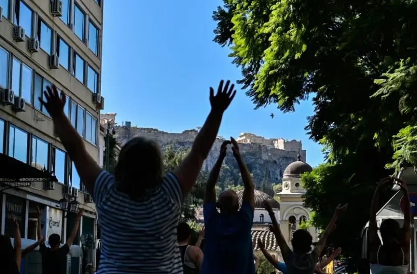  Αθήνα: Γιόγκα στους δρόμους του κέντρου στην “Ημέρα χωρίς αυτοκίνητο” (φωτο)
