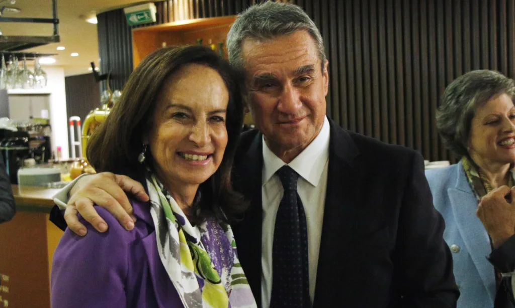 c5ae0b23 diamantopoyloy loverdos