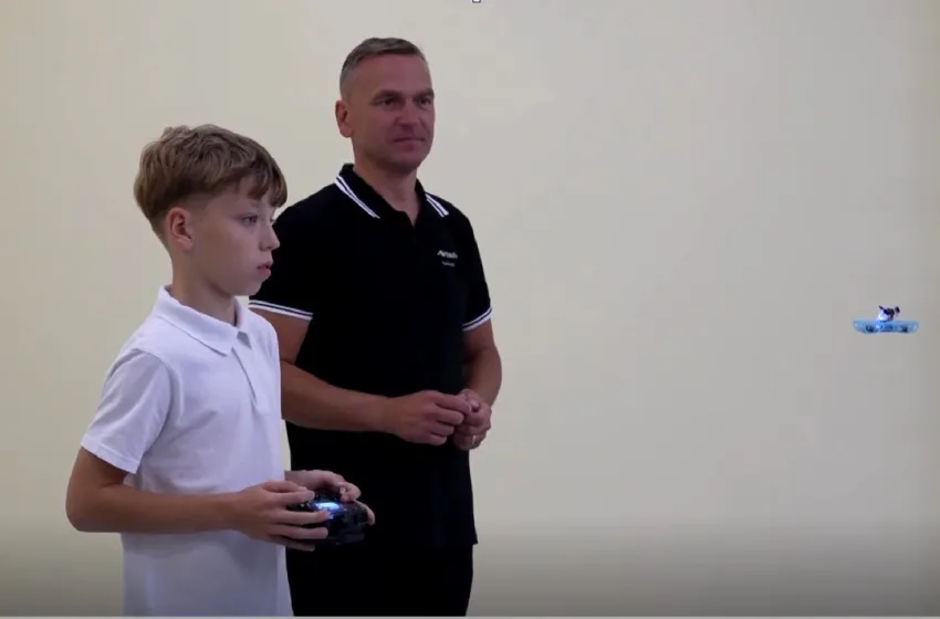  Λιθουανία: Μαθαίνουν σε παιδιά άνω των 10 ετών συναρμολόγηση, προγραμματισμό και χειρισμό drones