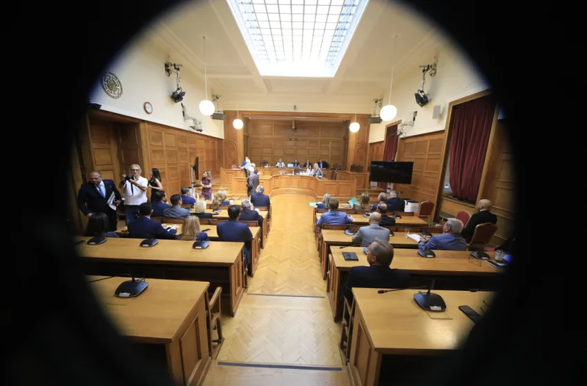  Εξεταστική για ΟΠΕΚΕΠΕ: Η “μάχη” για τους μάρτυρες- Διαφορετικές προσεγγίσεις και στην πλειοψηφία