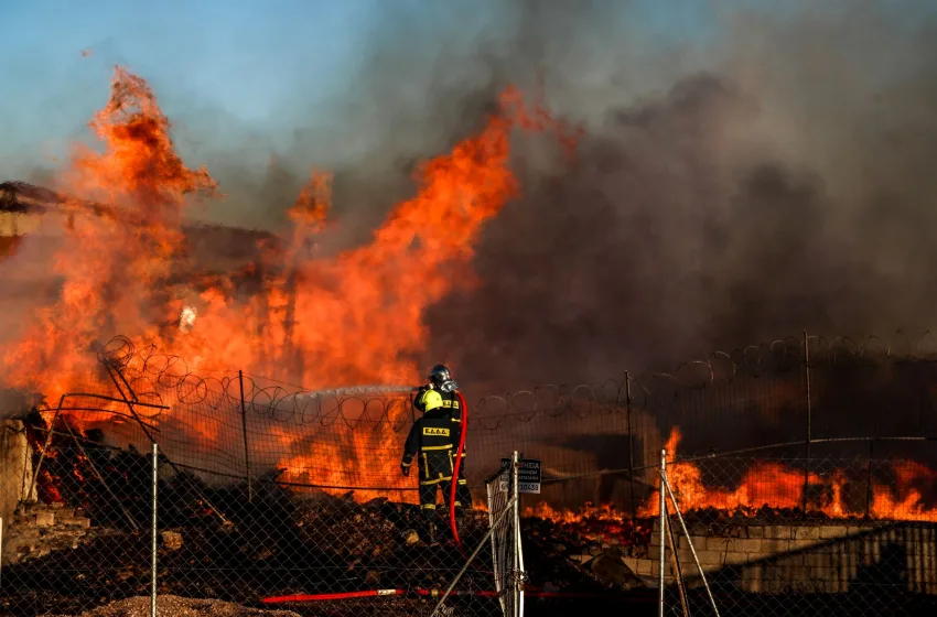 fotia menidi ergostasio