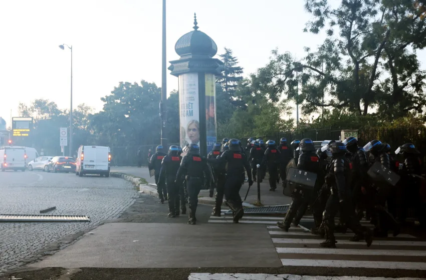  Bloquons tout (Μπλοκάρετε τα πάντα): Η ακτινογραφία του γαλλικού κινήματος και η σύγκριση με τα “Κίτρινα Γιλέκα”