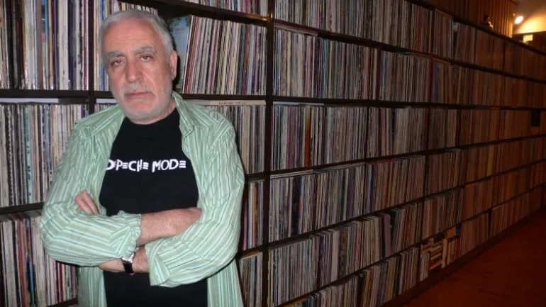 Ο εμβληματικός Γιάννης Πετρίδης βρίσκει...στέγη στο Ίδρυμα Ωνάση-250.000 δίσκοι, αναμνηστικά και πολλά άλλα! 2 image 35